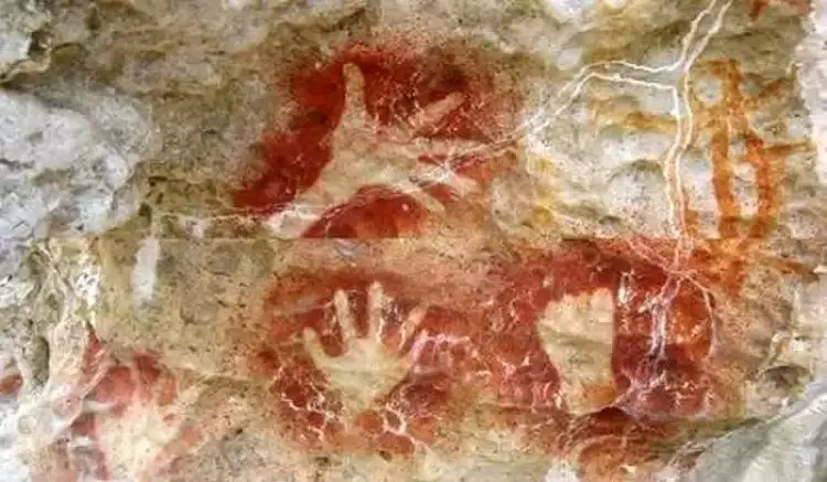 Lukisan tebing situs kuno Tapurarang yang indah dan simpan cerita unik