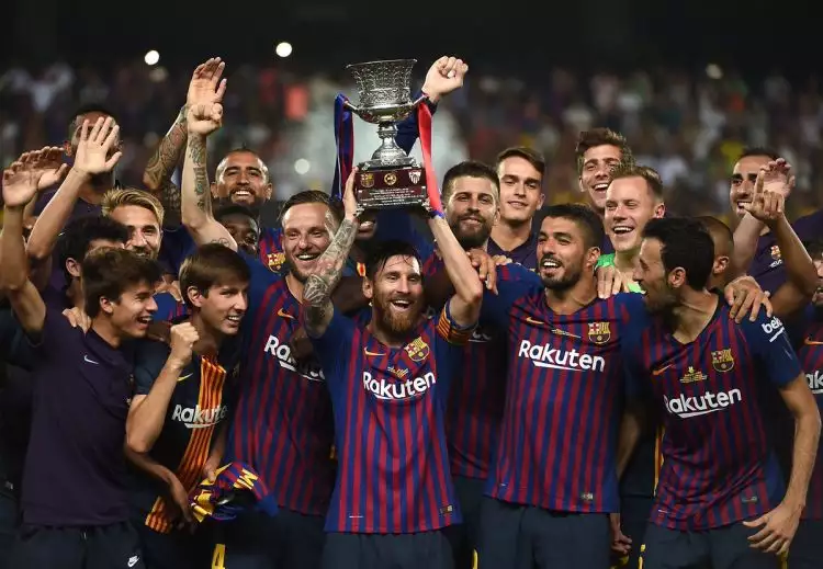 Samai rekor Dani Alves, Messi punya jumlah trofi melebihi jumlah umur