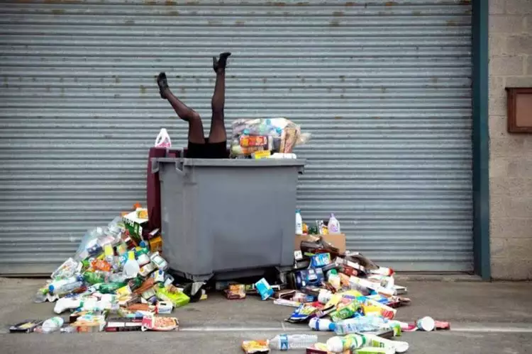 10 Foto ini gambarkan jika kamu nggak buang sampah selama 4 tahun