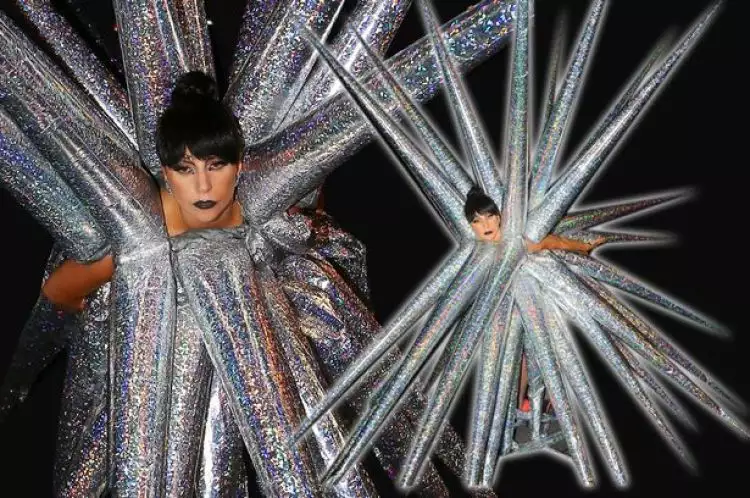 Nyentrik dan unik, 12 gaya berpakaian Lady Gaga ini bikin speechless