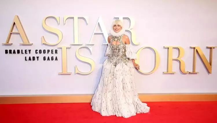 Ini penampilan Lady Gaga di Red Carpet, elegan banget!