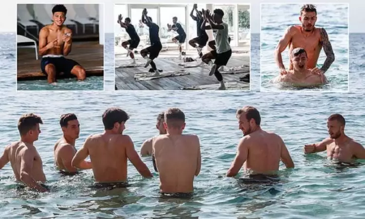 Pemain Inggris berenang di Laut Adriatik setelah Liga Bangsa Eropa