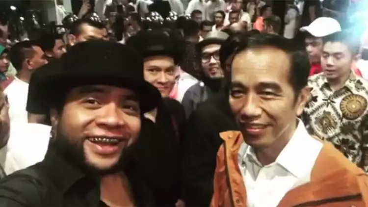 Salah pilih mode video, gini selfie Erix Soekamti dan Presiden Jokowi
