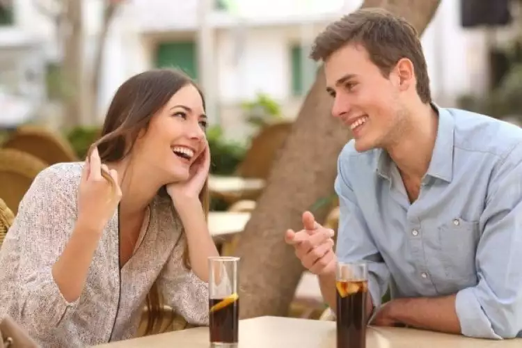 Ini 7 topik pembicaraan agar kencan pertamamu menyenangkan