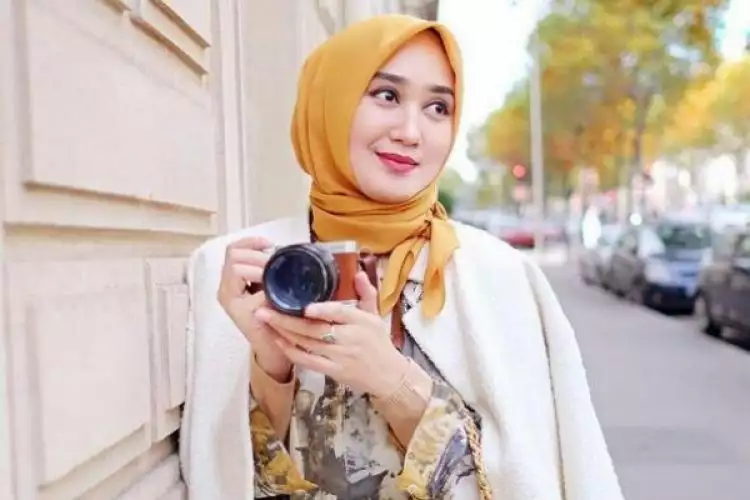 7 Item ini bisa kamu pakai buat gaya hijab simpelmu, tetap keren lho