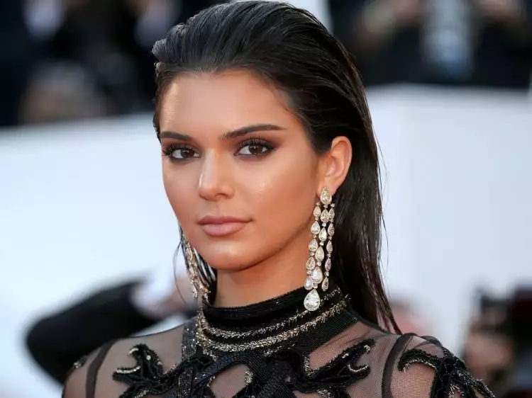7 Alasan pendukung Kendal Jenner memang layak menjadi model kondang