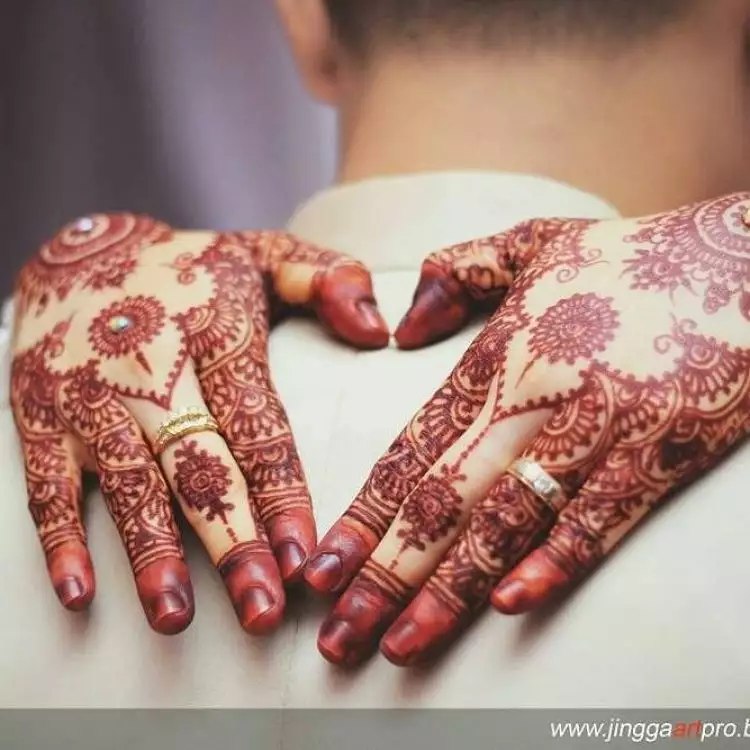 Jadi seniman henna, Yanti raup untuk Rp 4-15 juta per bulan
