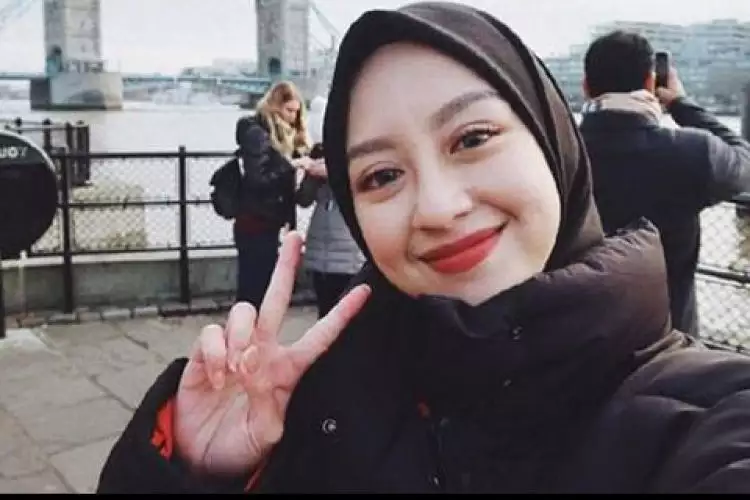 Gaya 5 hijabers ini bisa kamu jadikan inspirasi fashion harian