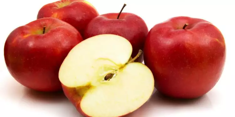 Biji apel mengandung sianida, bahayakah jika tertelan?