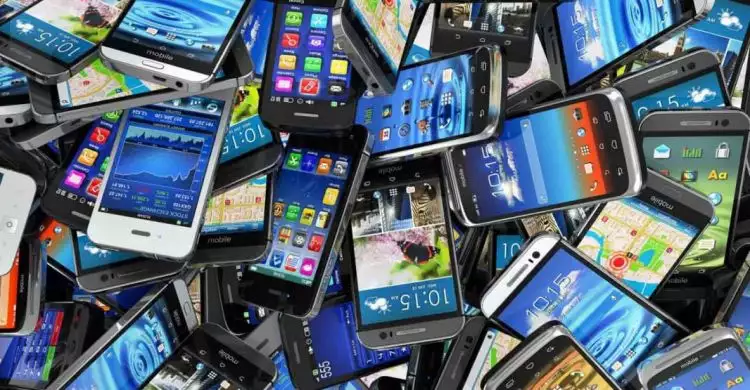 Tak kenal merek, ini ciri ponsel yang segera diblokir di Indonesia