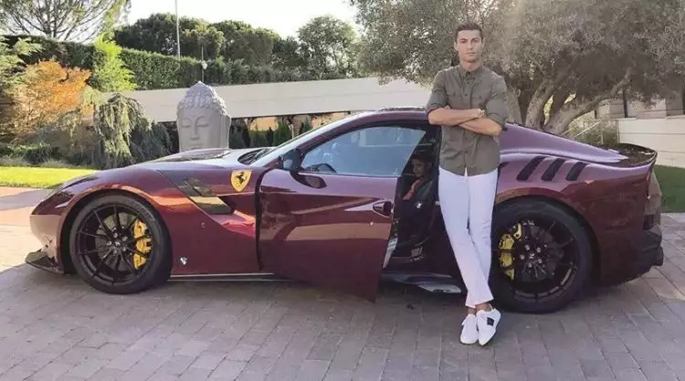 5 Mobil termahal Cristiano Ronaldo tahun 2018, harganya fantastis