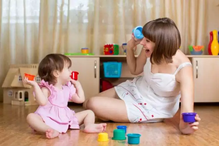 Anak sering main di lantai? Ini 3 cara menjaga kebersihan rumah