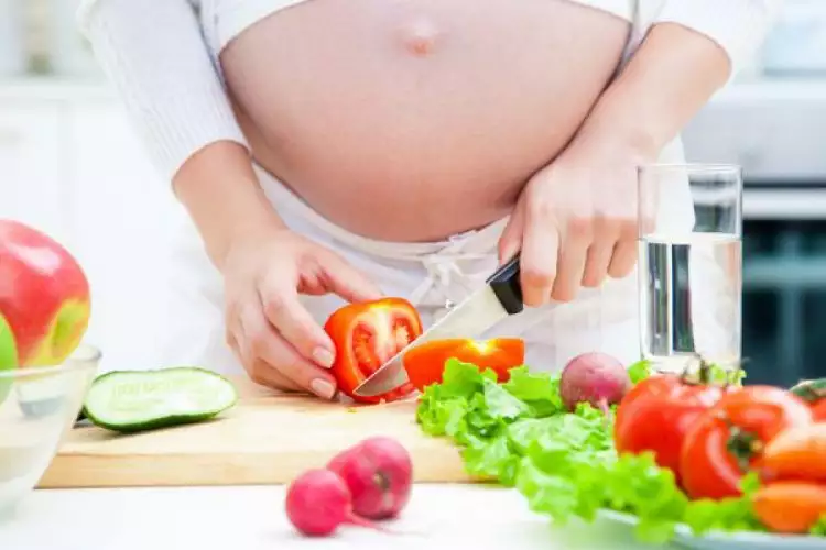 Ini 3 manfaat tomat bagi ibu hamil
