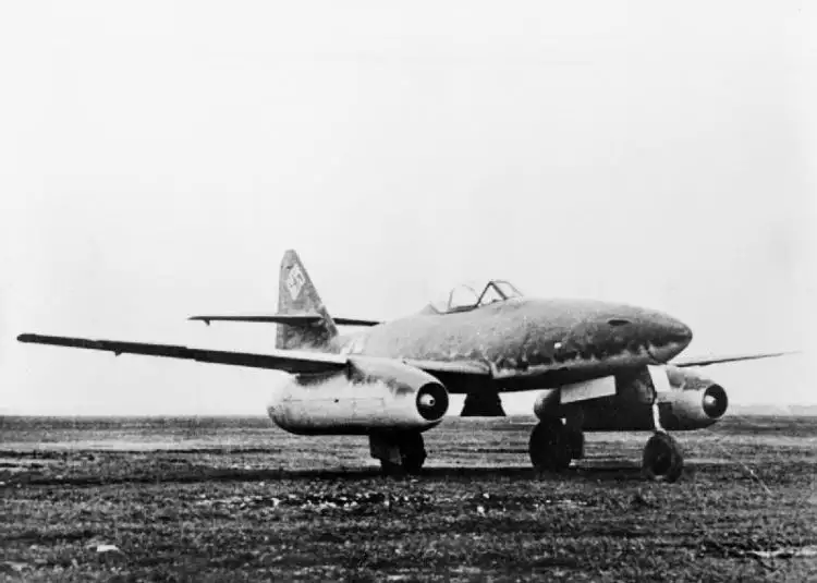 Messerschmitt Me-262, pesawat jet pertama beroperasi di medan perang
