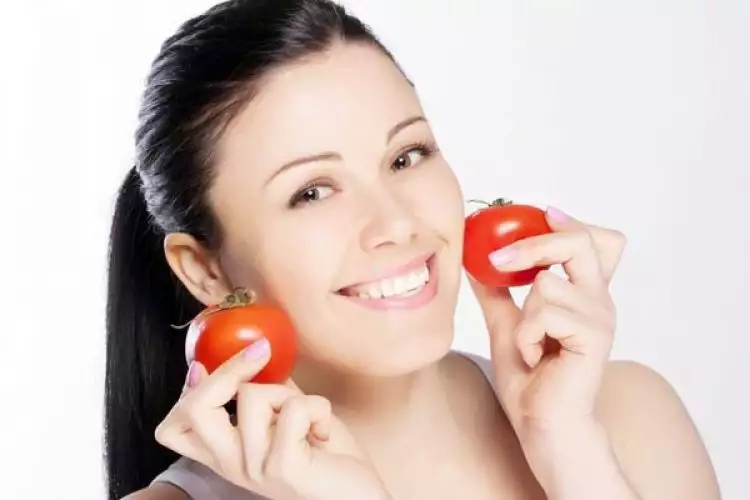3 Manfaat tomat bagi kesehatan dan kecantikan kulit wajah