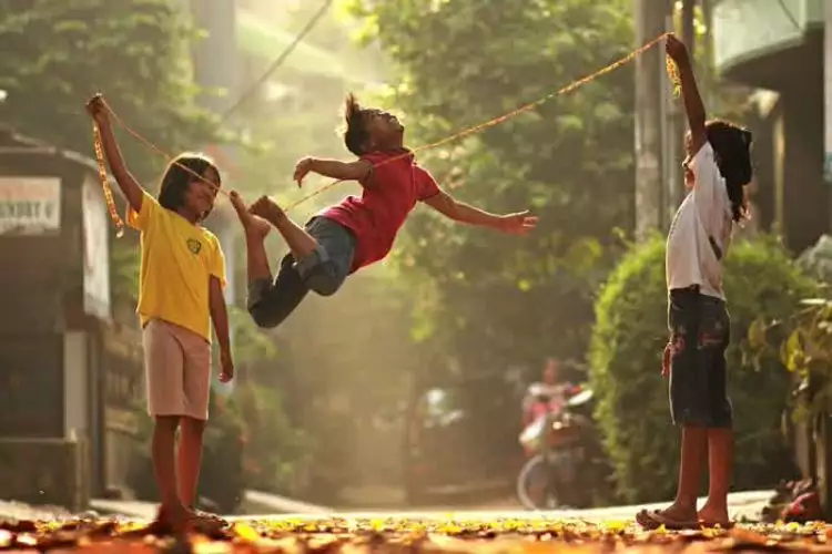 8 Permainan tradisional khas Jawa Barat ini bikin kangen masa kecil