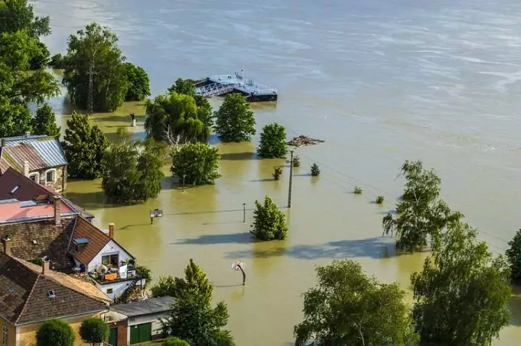 11 Langkah yang perlu dilakukan saat banjir melanda daerahmu 