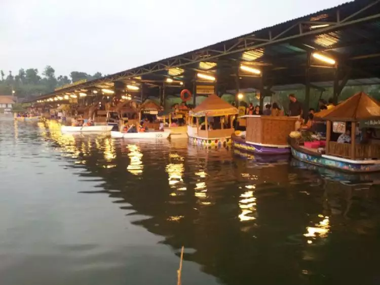 Mengunjungi Floating Market, tempat wisata populer di Lembang, Bandung
