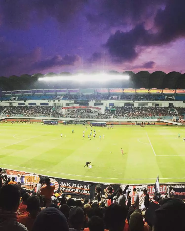 Stadion dan sepak bola di Indonesia