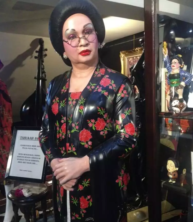 Wisata Jogja: Keseruan Raminten Cabaret Show di Hamzah Batik