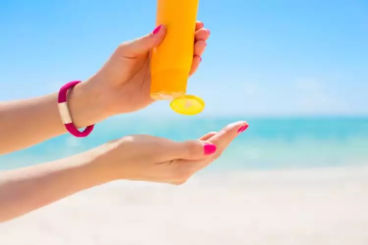 7 Manfaat menggunakan sunscreen dengan benar dan rutin