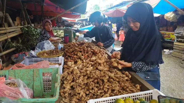 Harga temulawak dan jahe di Pasar Anyar Tangerang melonjak