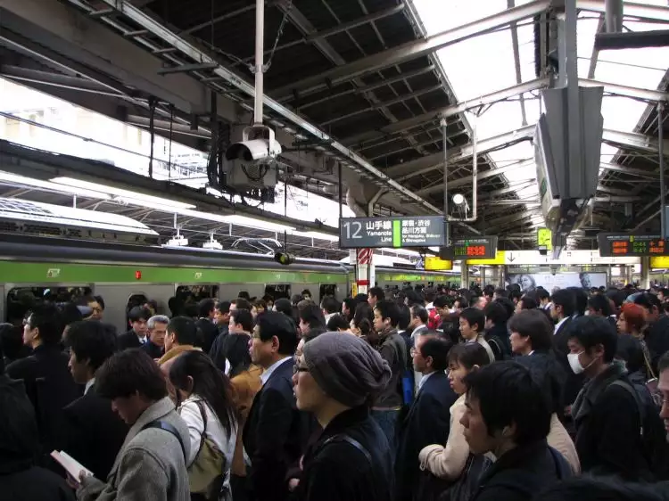 Budaya 'gila kerja' Jepang di tengah pandemi virus Corona