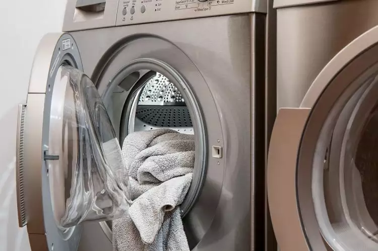 Tanpa disadari, 9 kesalahan saat mencuci ini bisa merusak pakaian