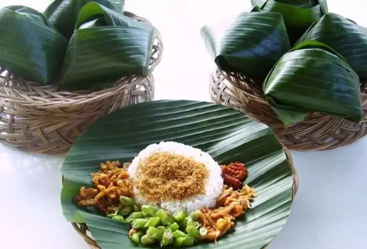 8 Jenis pembungkus makanan tradisional ini berasal dari daun pisang
