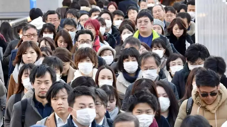 Alasan di balik kegemaran warga Jepang memakai masker