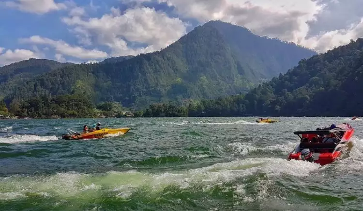 Menyusuri keindahan Telaga Sarangan di Magetan, Jawa Timur
