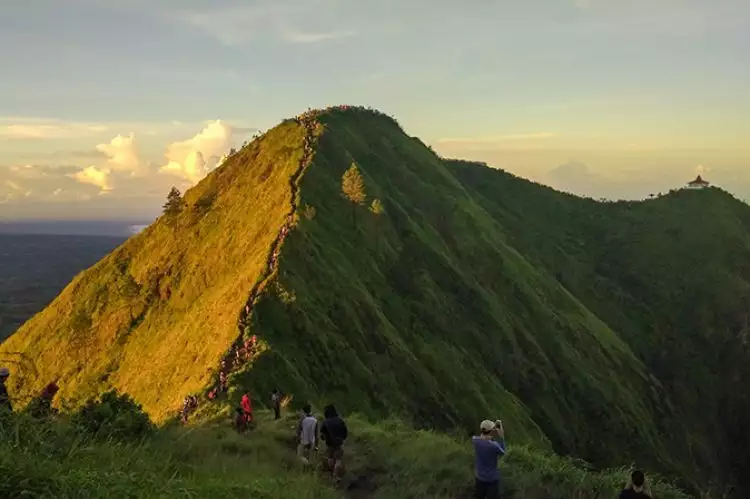 Keelokan Gunung Andong di Magelang, Jawa Tengah