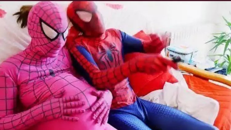 12 Potret tingkah kocak orang berkostum Spiderman ini bikin ngakak