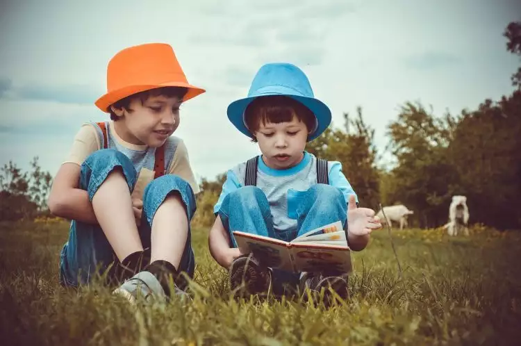3 Cara mengakrabkan literasi pada anak usia dini