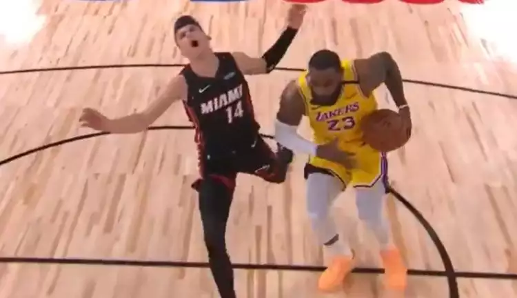 Rookie Miami Heat, Tyler Herro diseruduk LeBron James