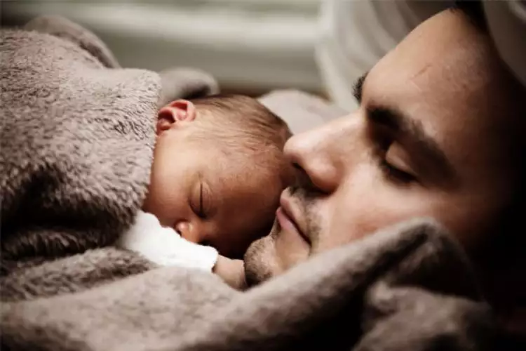 5 Perasaan yang bakal dirasakan oleh seorang ayah baru