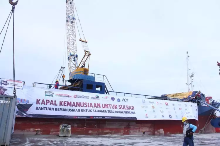 Lepas jangkar, Kapal Kemanusiaan bawa 1000 ton bantuan ke Sulbar