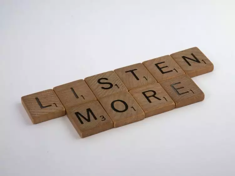 4 Bentuk mendengarkan efektif yang harus kamu ketahui