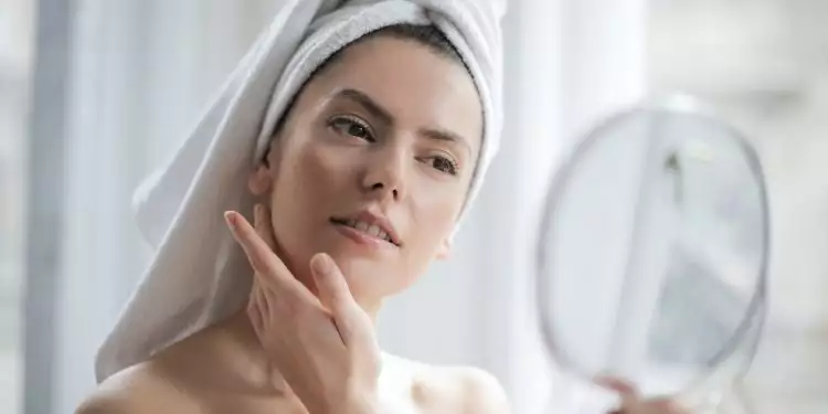 6 Manfaat uap wajah dengan air hangat, bantu membersihkan kulit