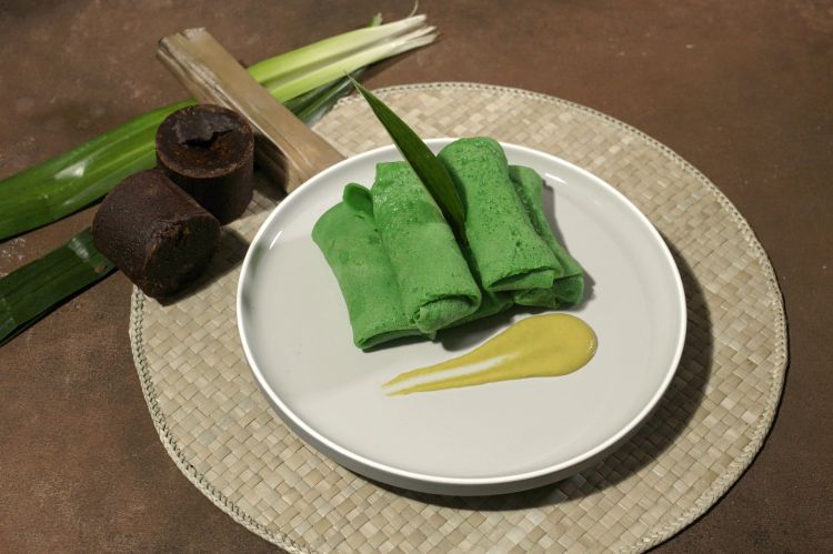 Dadar Gulung Es Teler