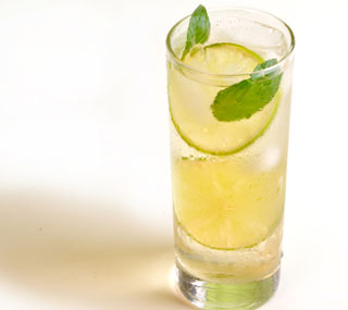 4 Minuman segar yang pas untuk liburan ke pantai 4 Minuman segar yang pas untuk liburan ke pantai