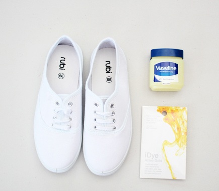 DIY: Bikin sepatu lamamu jadi keren dengan teknik ombre DIY: Bikin sepatu lamamu jadi keren dengan teknik ombre