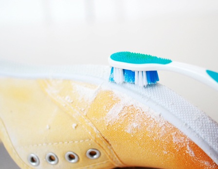 DIY: Bikin sepatu lamamu jadi keren dengan teknik ombre DIY: Bikin sepatu lamamu jadi keren dengan teknik ombre