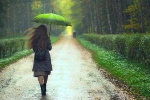 Jangan dengar lagu ini pas hujan kalau kamu nggak pengen galau!