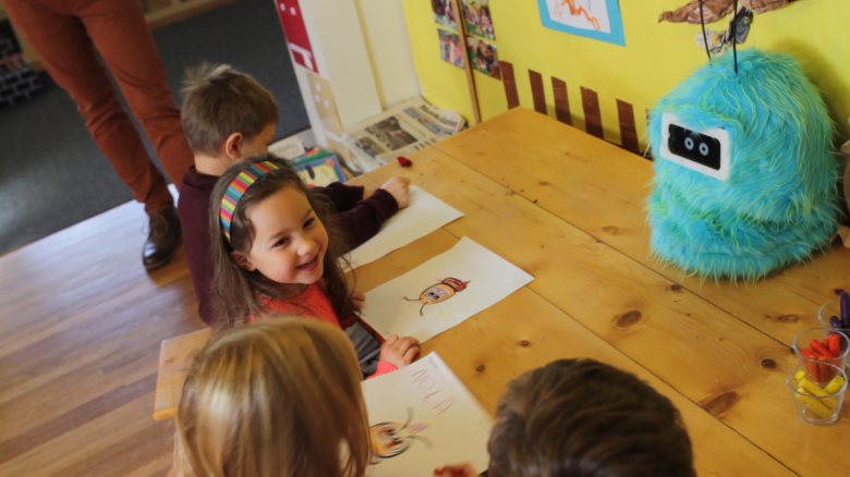 Kisah 5 Robot sahabat anak autis