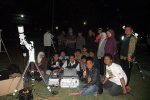 Tak punya biaya, Mutoha ciptakan teleskop sendiri dari lensa fotokopi