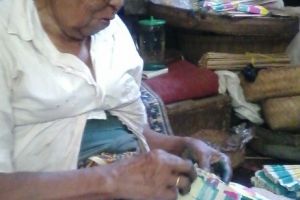 Kisah Mbah Djoyo yang bertahan dengan membuat mainan tradisional