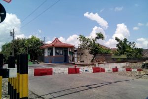 Cerita penjaga palang pintu KA, serba salah lihat orang bunuh diri