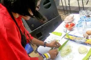 Ini cara ampuh biar nggak nangis saat mengupas bawang