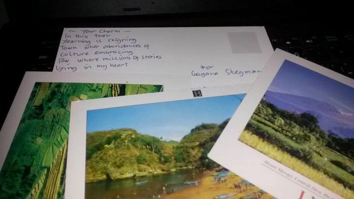 Hobi surat-menyurat, Gaganawati koleksi 3000 kartu pos dari 50 negara